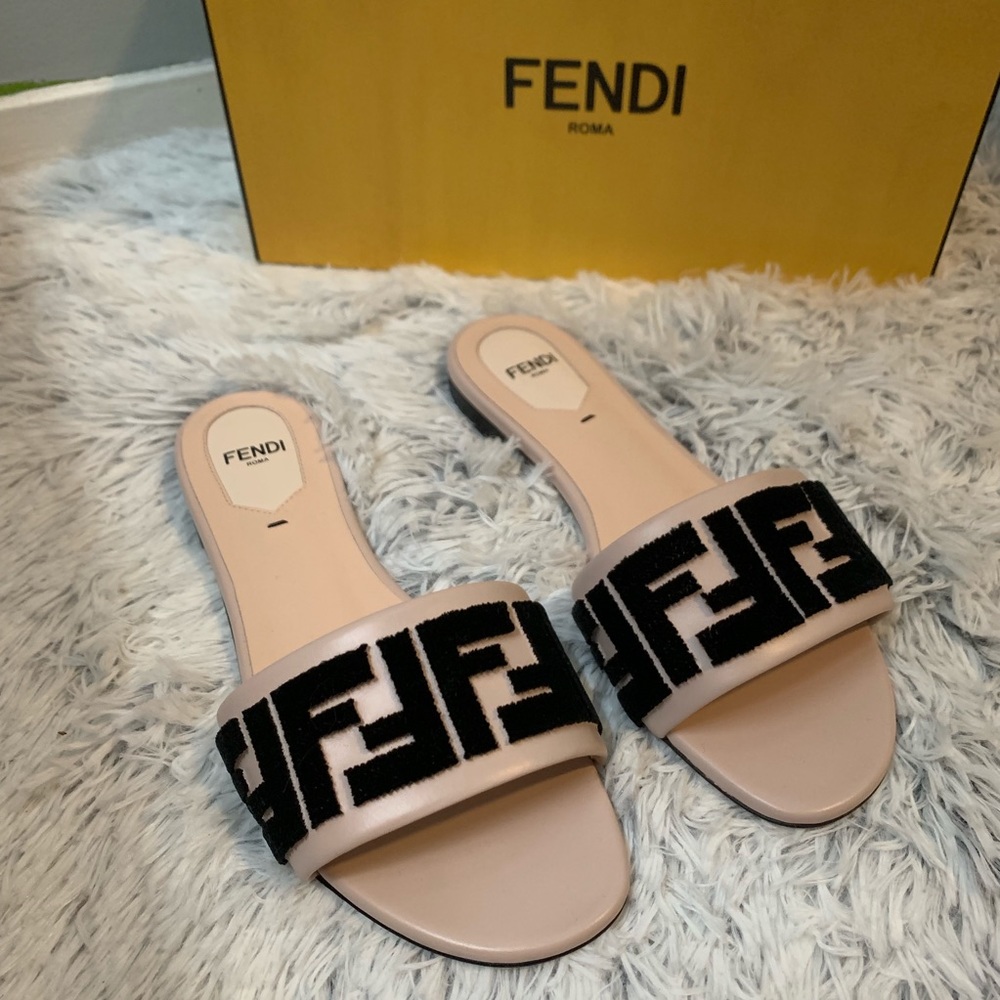 NWT- Ladies Fendi Sandals